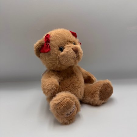 Miś Bukowski Best Friend X-mas 15 cm, brązowy pluszak z czerwonymi kokardkami przy uszkach.