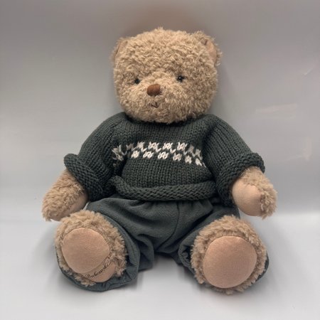 Miś BUKOWSKI Charming Gabriel 30 cm w zielonym dzierganym sweterku i spodenkach
