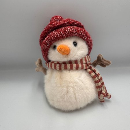 Bałwan Bukowski Jimmy the Little Snowman 15 cm w czerwonej czapce z pomponem i czerwono-beżowym szaliku.