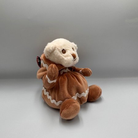 Miś Bukowski Ziggy Gingerbread 15 cm w brązowym stroju pierniczka z ozdobną kokardką.