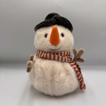 Miś Bukowski Jack the Snowman 25 cm – biały bałwanek z czarnym kapeluszem, pasiastym szalikiem i pomarańczowym nosem.